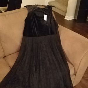 Lb blk velvet top/lace bottom.dress sz20NWT